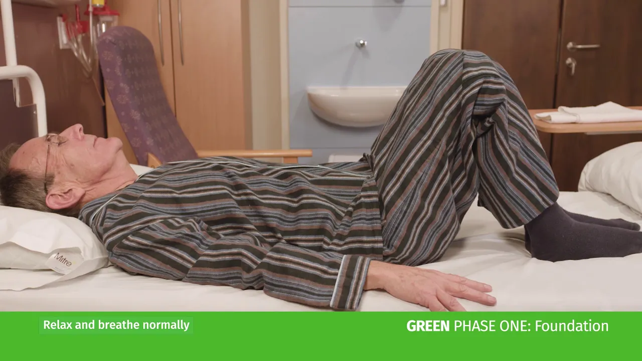 sängyllä makaava henkilö