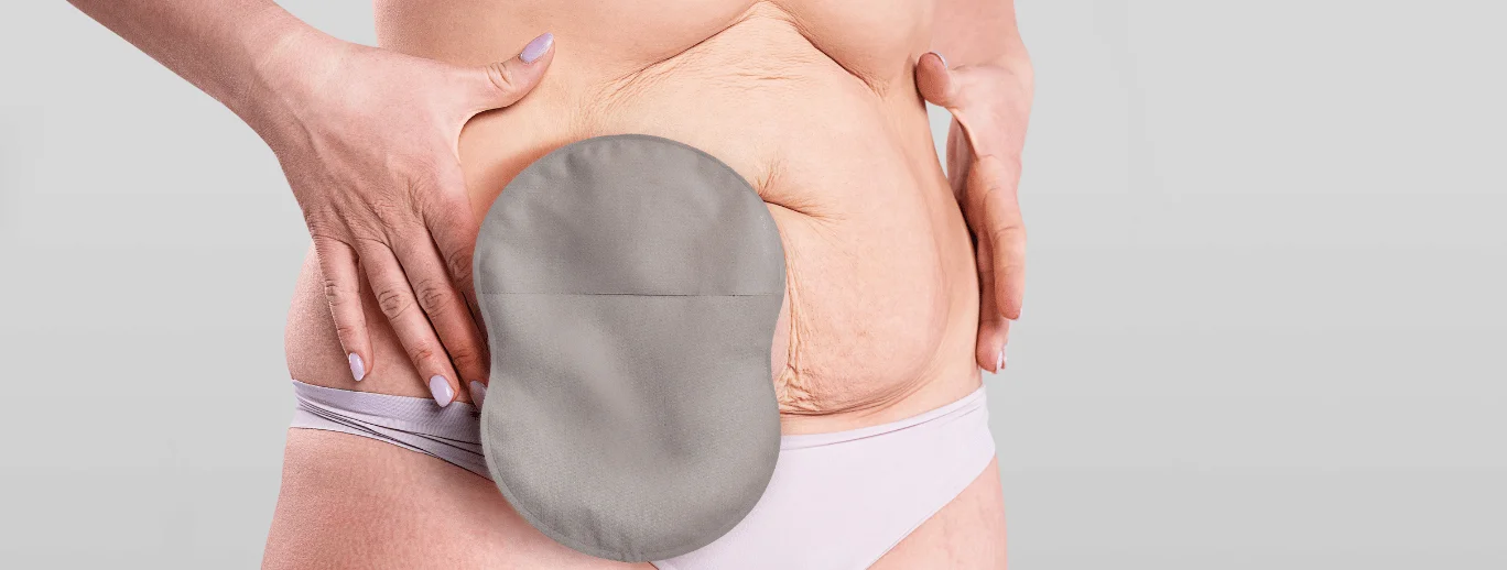 ventre de femme avec un vêtement noir