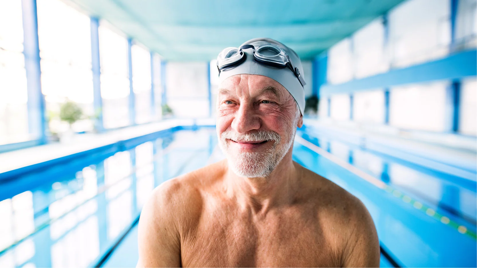 Mies, jolla on suojalasit